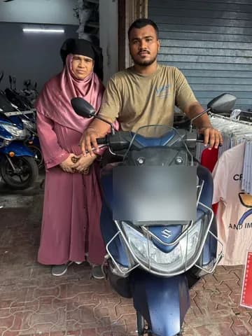 Zoop customer with their two-wheeler